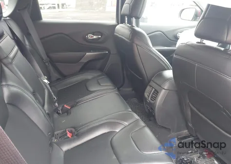 2019 Jeep Cherokee Latitude Plus 4X4 from USA, damaged, VIN 1C4PJMLX5KD310863